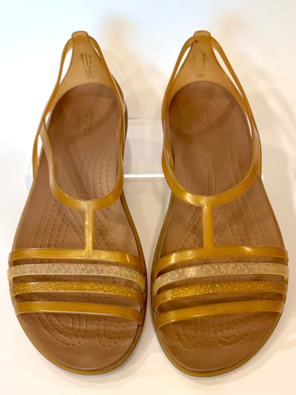 Women's Size 9 Croc's Iconic Comfort Series, Gold T-Strap Flats, Arch Support - Picture 3 of 5